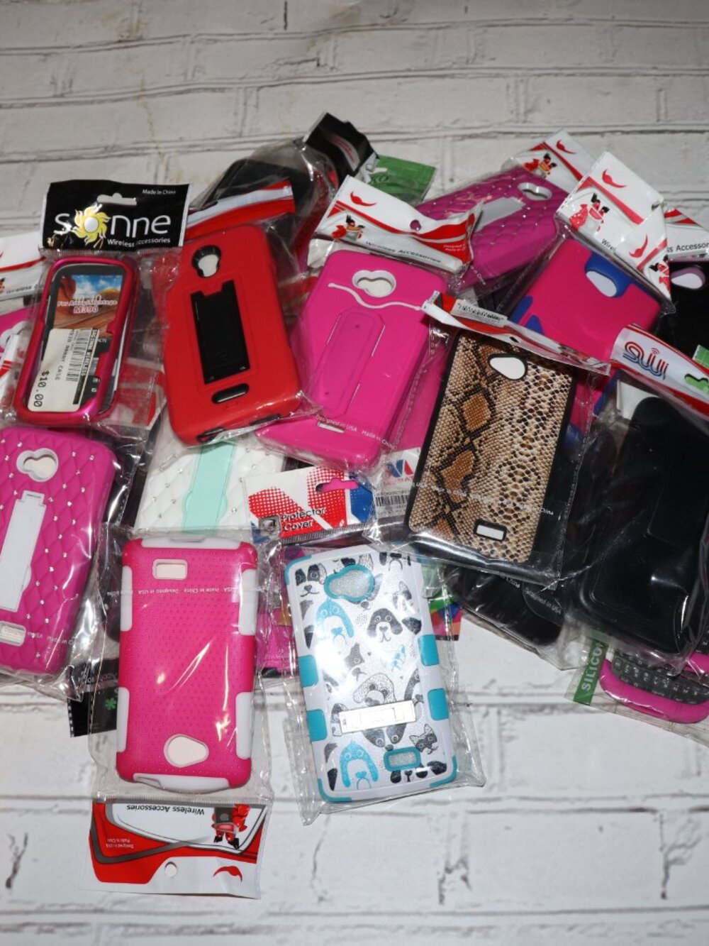 📦 Tech Mystery Box · 30 Mixed Phone Cases · New Old Stock